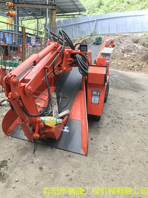 小型扒渣機(jī) 小型扒渣機(jī).jpg