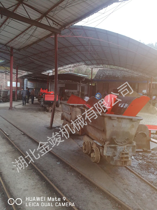 1609119975588174.jpg 扒渣機(jī)下井3.jpg